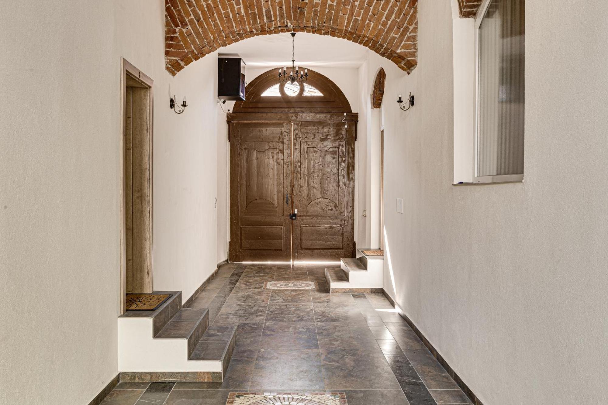 Ari Central Grand Apartments - Luxurious Stay Arad Esterno foto