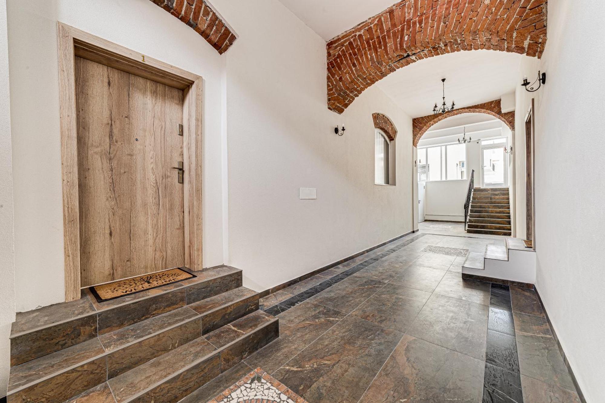 Ari Central Grand Apartments - Luxurious Stay Arad Esterno foto