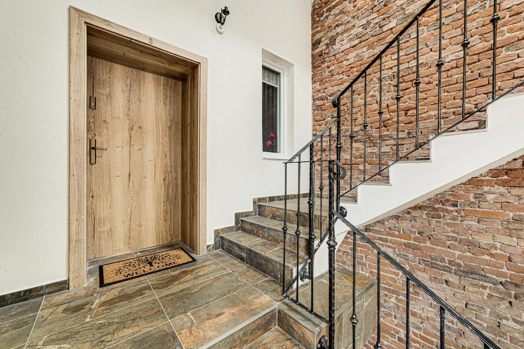 Ari Central Grand Apartments - Luxurious Stay Arad Esterno foto